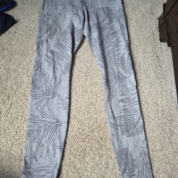 Athleta Gray Patterned Leggings - Picture 2 of 3